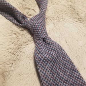 Poszetka Gray, Burgundy, & Navy Houndstooth Wool-Silk Tie